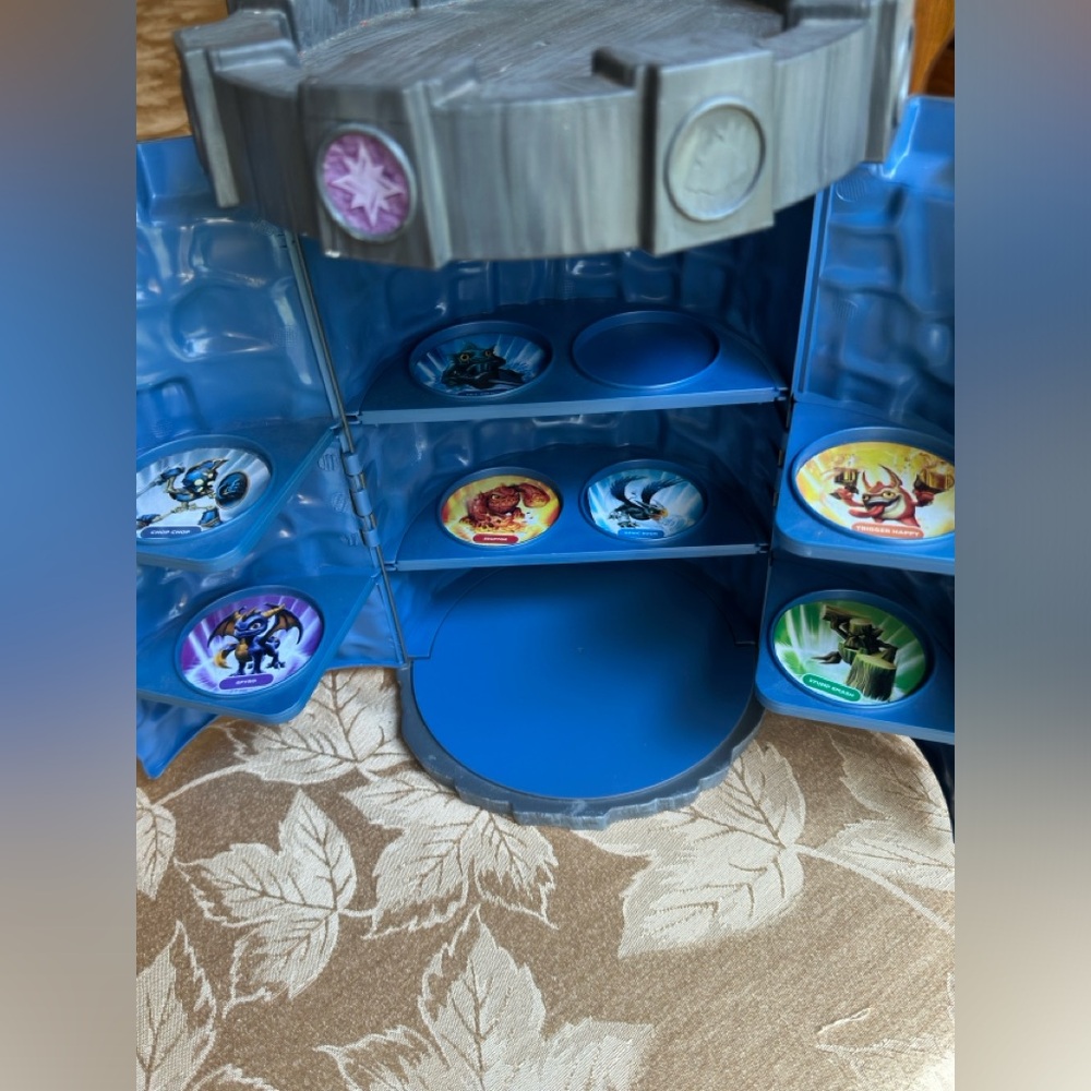 Skylander - Picture 2 of 2